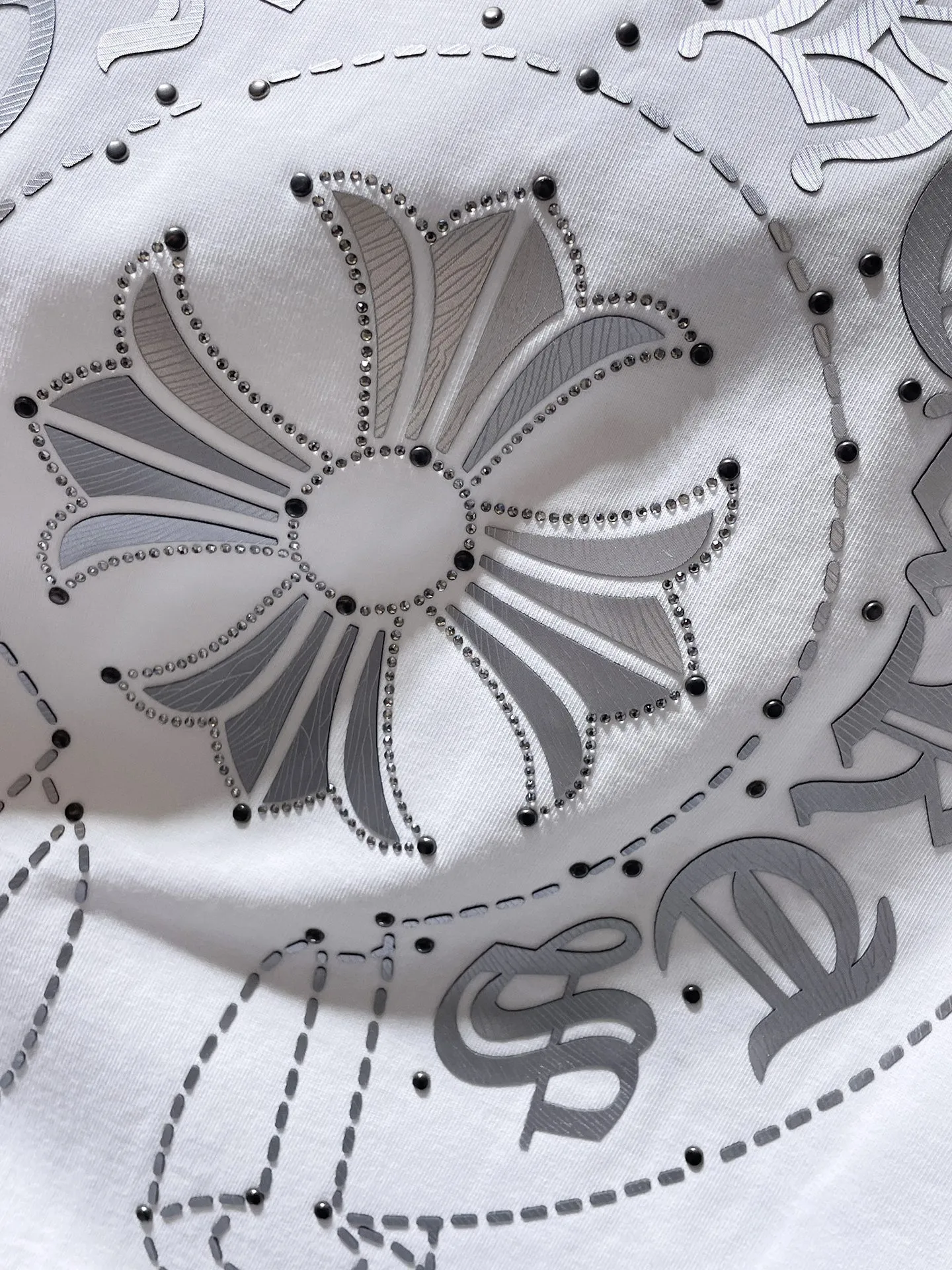 P170 New for summer Chrome Hearts 25ss Engraved film hot diamond version High gram weight environmentally friendly high-quality top fabric 280g Heavy hot diamond horseshoe Sanskrit letter cross short sleeves counter synchronization 1:1 replica version Recommended color: black white Size: S, M, L, XL
